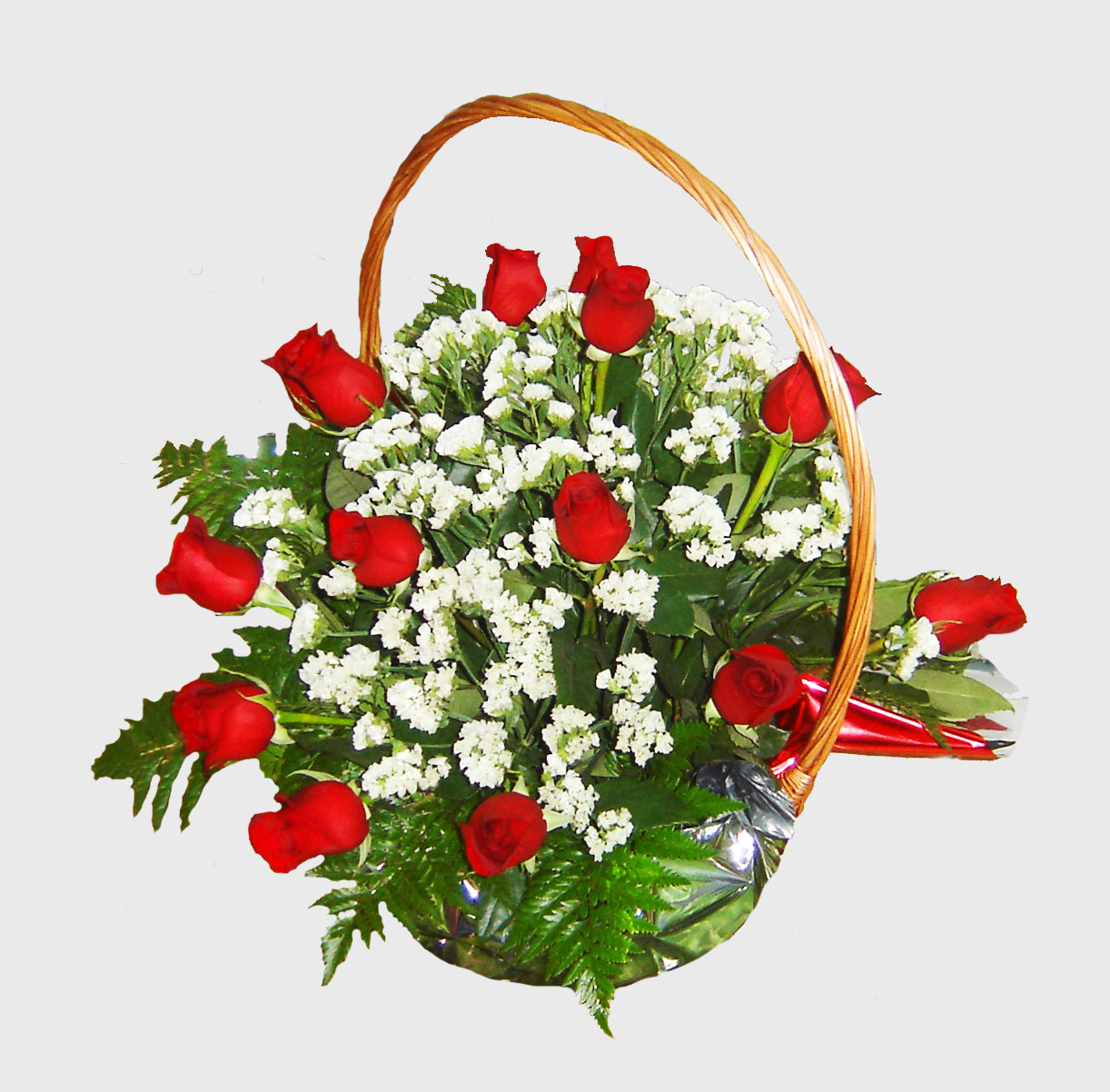 Florista trabajando en  creando un ramo de flores